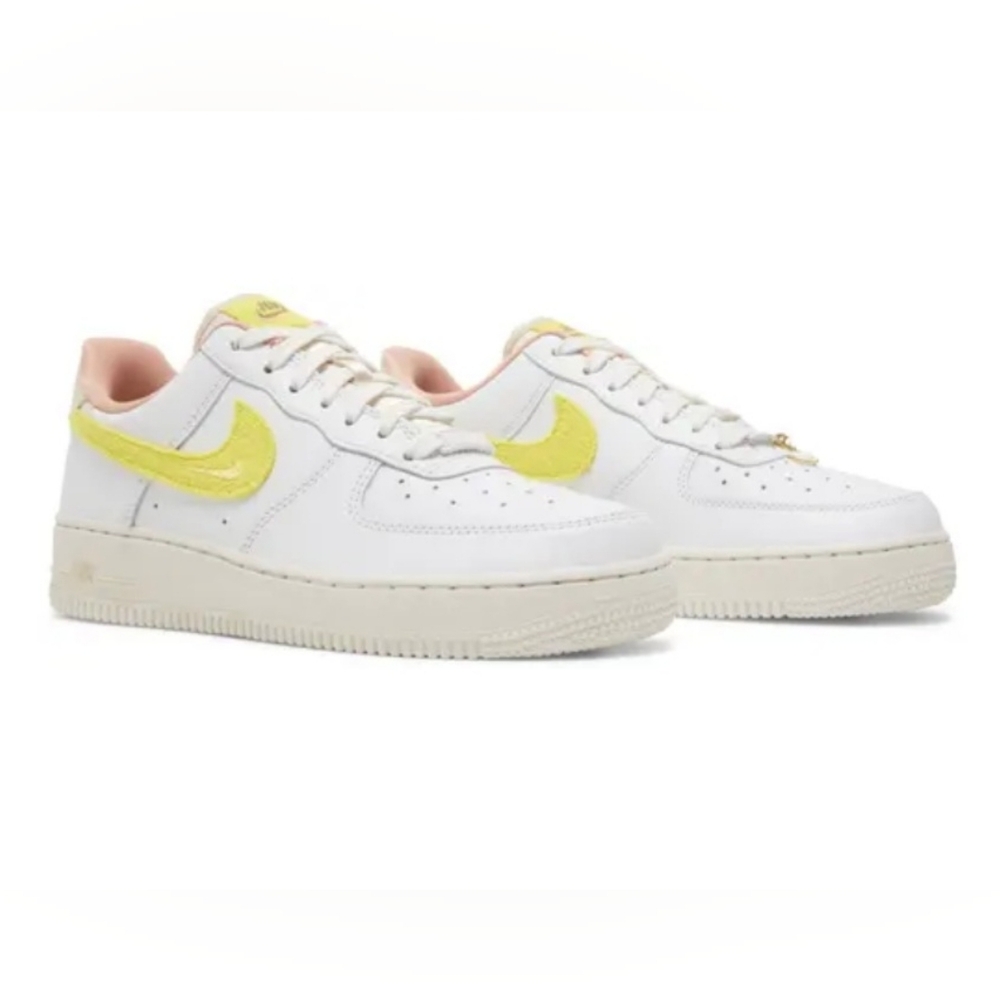 Nike Air Force 1 LV8 Mini Mama